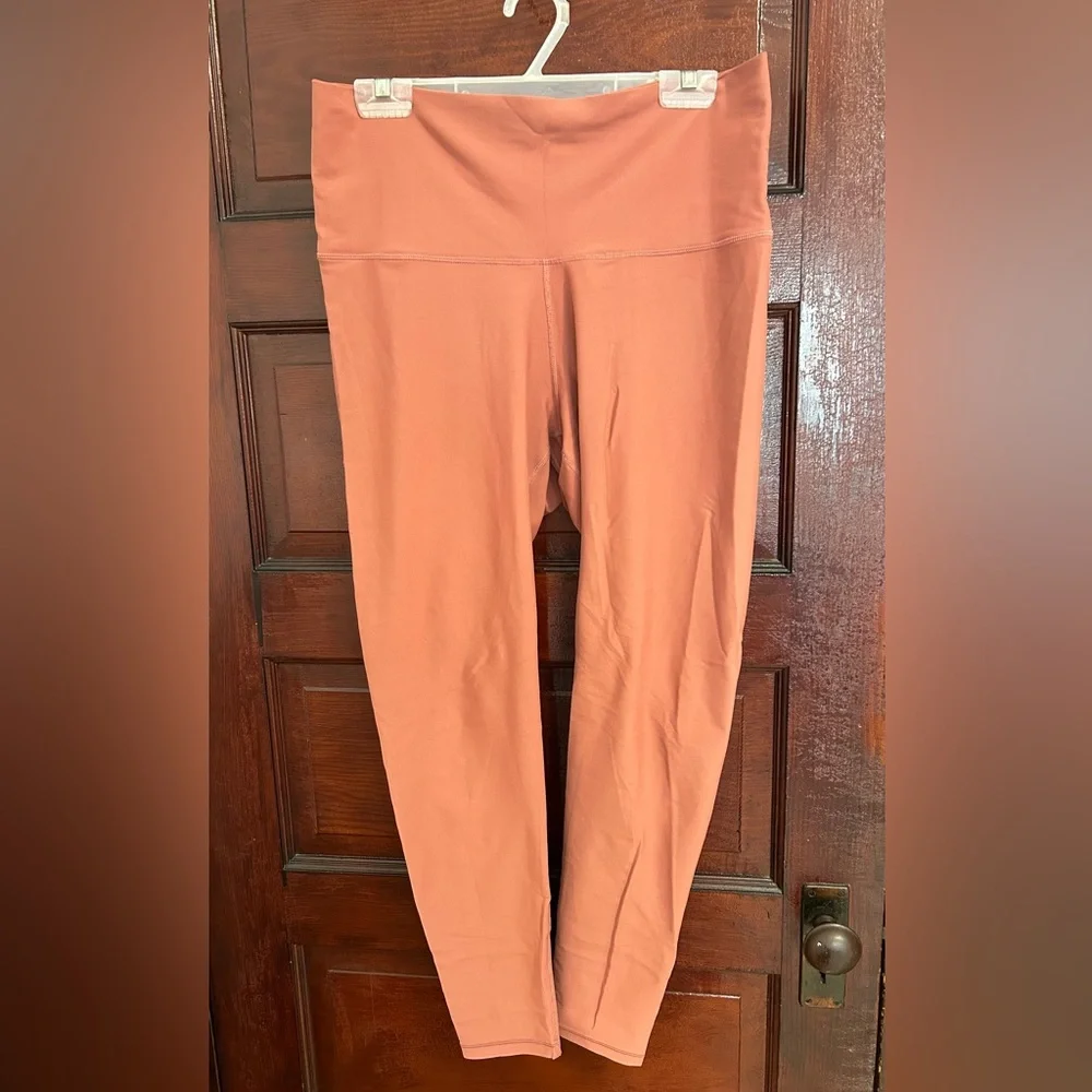 Old Navy Active Powersoft High-rise Leggings in Dusty Pink - Picture 2 of 4
